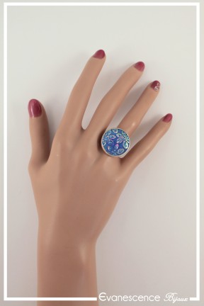 bague-reglable-goldy-couleur-bleu-portee