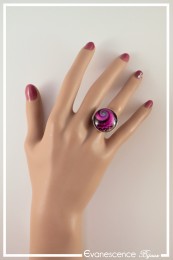 bague-reglable-spirales-couleur-rose-fuchsia-et-noir-portee