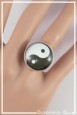 bague-reglable-yin-yang-couleur-noir-et-blanc-portee-zoom