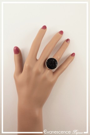 bague-reglable-goldy-couleur-noir-portee