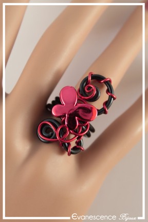 bague-reglable-nini-couleur-noir-et-rouge-portee-zoom