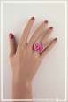 bague-reglable-goldy-couleur-fuchsia-portee