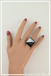 bague-reglable-bianca-couleur-argent-noir-et-bleu-portee