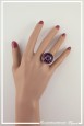 bague-reglable-rosace-couleur-noir-et-rose-portee