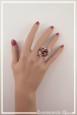 bague-reglable-bretzel-couleur-marron-et-blanc-portee