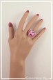 bague-reglable-tatie-super-chouette-couleur-rose-et-blanc-portee