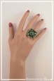 bague-reglable-mandala-carre-couleur-vert-et-noir-portee