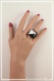 bague-reglable-bianca-couleur-argent-noir-et-vert-portee