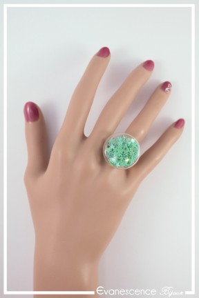 bague-reglable-plume-couleur-vert-etoiles-portee