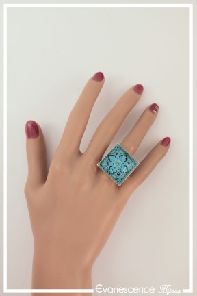 bague-reglable-mosaique-carre-couleur-turquoise-et-bleu-portee