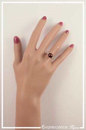 bague-reglable-eva-couleur-chocolat-portee