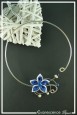 collier-margot-couleur-ivoire-et-bleu-roi-fond-noir