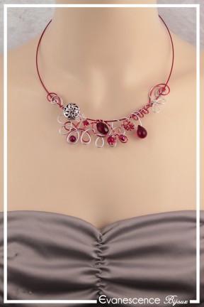 collier-cachou-couleur-rouge-et-argent-porte