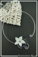 collier-margot-couleur-blanc-et-bleu-roi-fond-noir