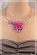 collier-lili-couleur-argent-et-fuchsia-porte