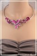 collier-astrapi-couleur-argent-et-fuchsia-porte