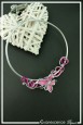 collier-astrapi-couleur-argent-et-fuchsia-fond-noir