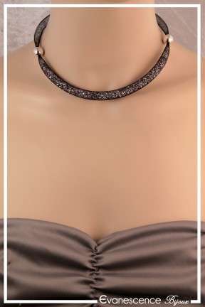 collier-frimousse-couleur-noir-et-argent-porte