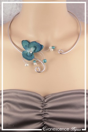 collier-en-aluminium-fada-couleur-blanc-et-turquoise-porte