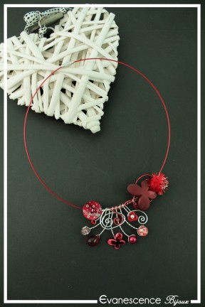 collier-willow-couleur-argent-et-rouge-fond-noir