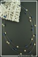 collier-dolly-modele-long-couleur-ivoire-et-bleu-roi-fond-noir