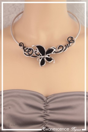 collier-astrapi-couleur-argent-et-noir-porte