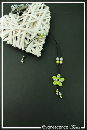 collier-vanille-couleur-vert-anis-et-blanc-fond-noir