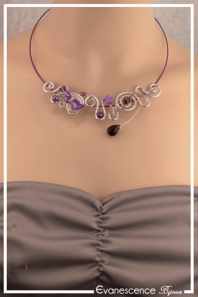 collier-juju-couleur-argent-et-violet-porte