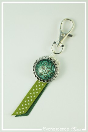 joli-porte-cles-motif-fleuri-couleur-vert