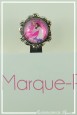 marque-pages-licorne-couleur-fuchsia-et-rose-avec-livre-zoom