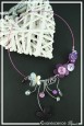 tour-de-cou-cable-belinda-couleur-violet-et-argent-sur-fond-noir