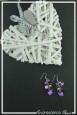 boucles-d-oreilles-chaine-willow-couleur-violet-sur-fond-noir