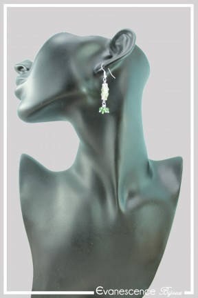 boucles-d-oreilles-sur-clous-keops-couleur-vert-portees